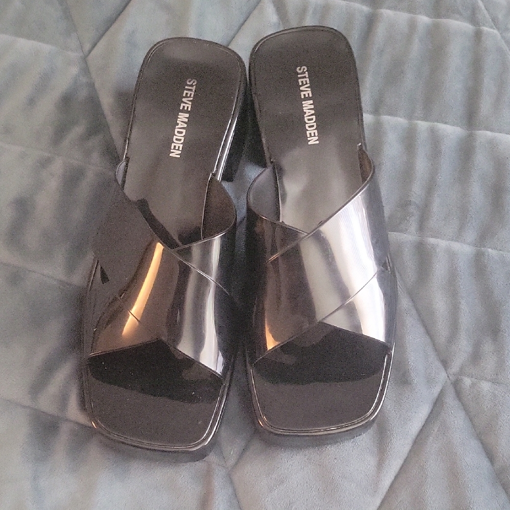 NWOT Steve Madden Black Mules Sleek and Stylish